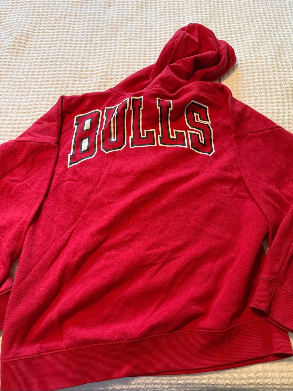 Chicago Bulls NBA Red Pullover Hoodie Sweatshirt Graphic 26x25 Unisex Classic - Picture 4 of 5